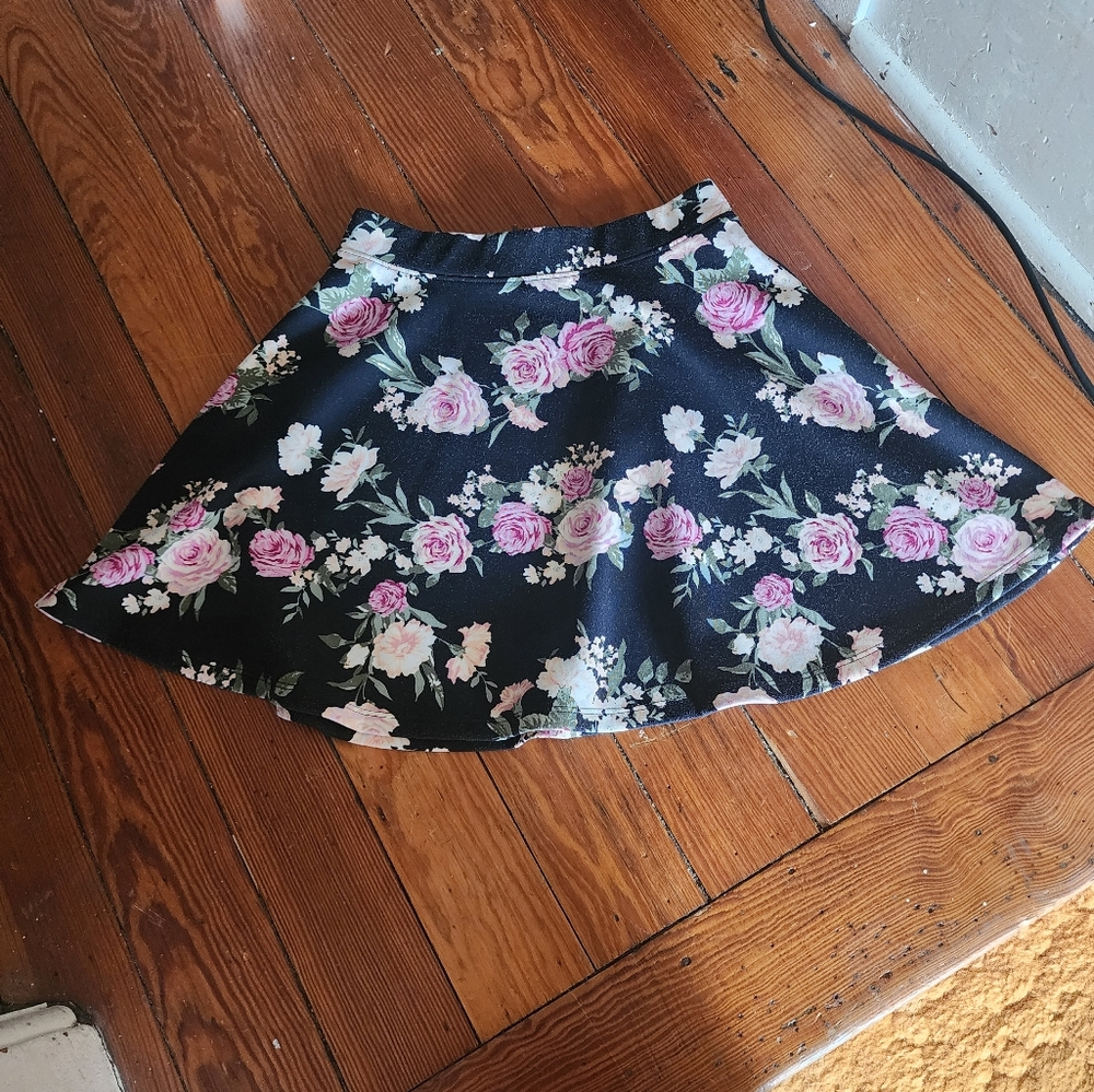 Forever 21 Floral Skater Skirt - Picture 4 of 5